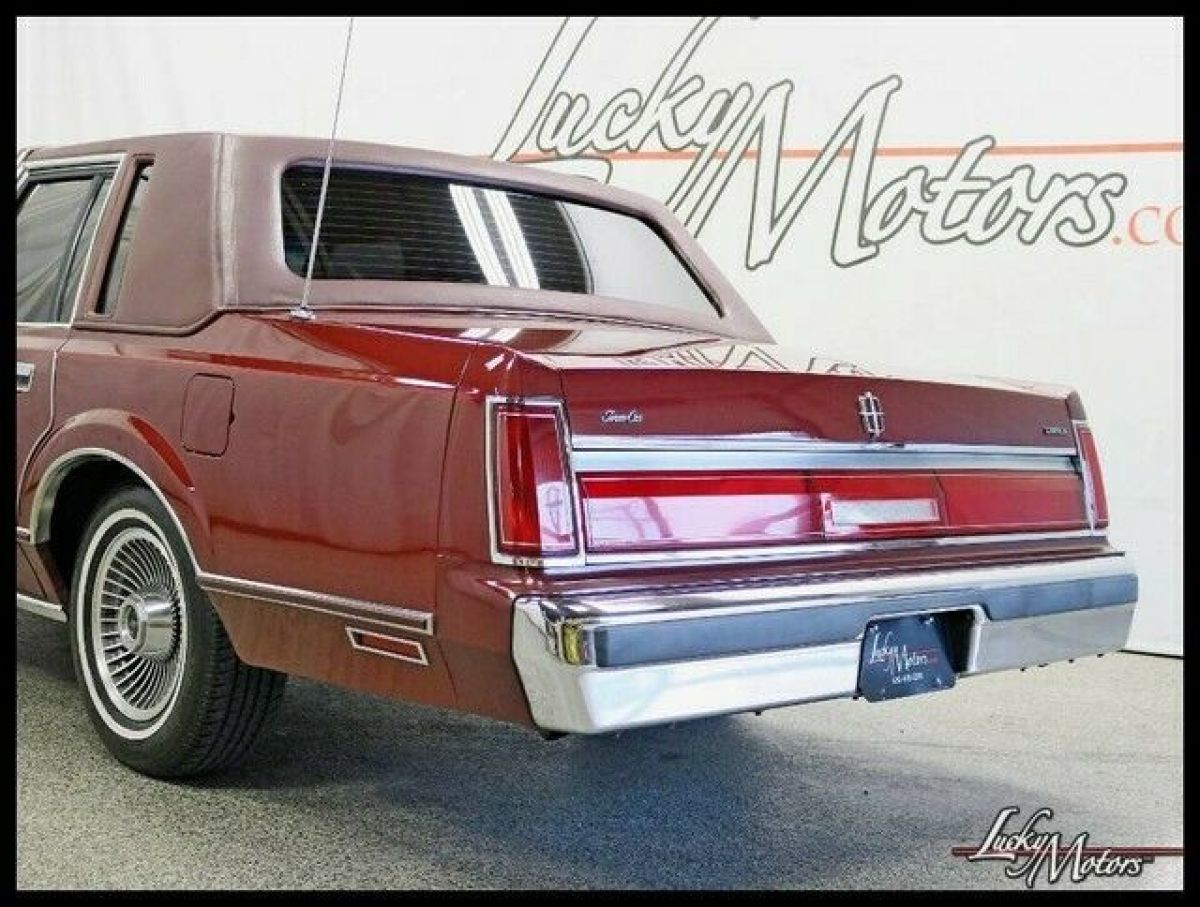 1985 Lincoln Town Car - photo 9