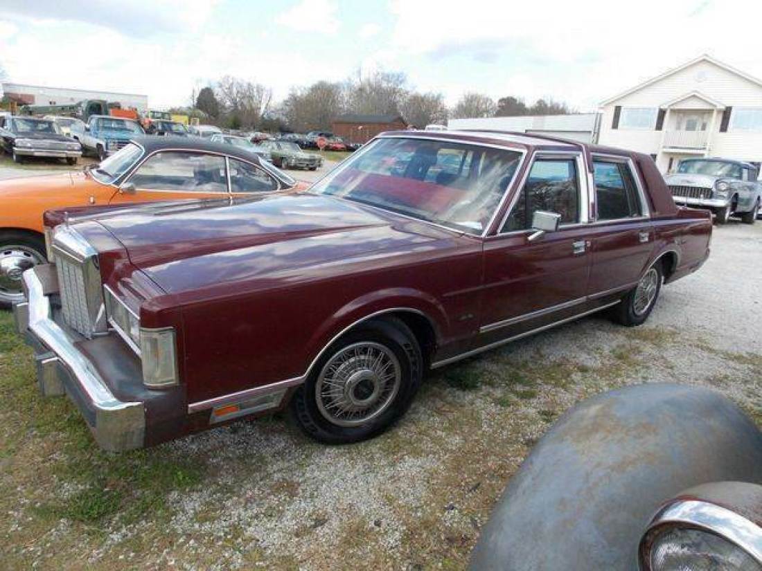 1985 Lincoln Town Car Base 4dr Sedan - photo 3