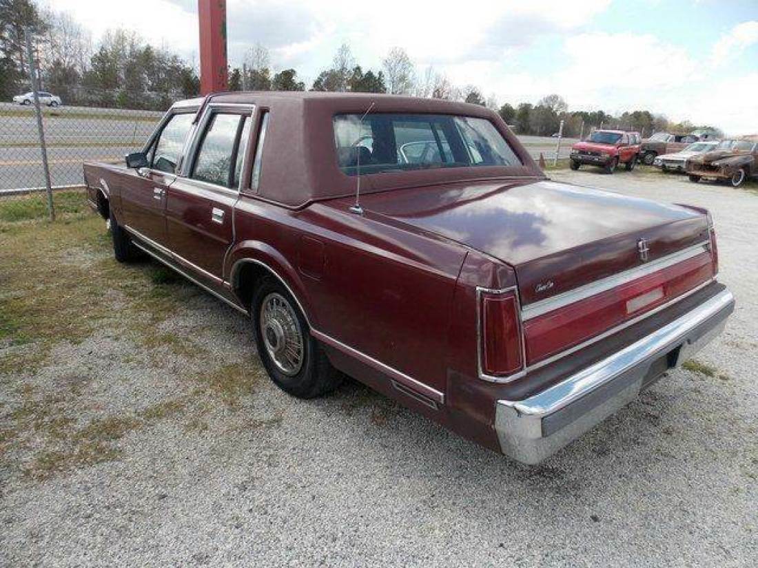 1985 Lincoln Town Car Base 4dr Sedan - photo 4