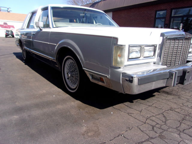 1985 Lincoln Town Car - photo 2