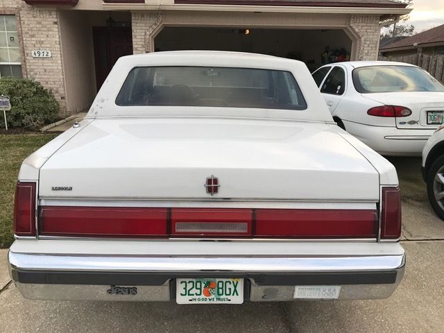 1985 Lincoln Town Car Base Sedan 4-Door - photo 4