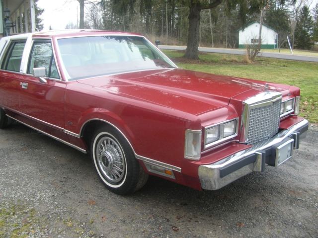 1985 Lincoln Town Car - photo 2