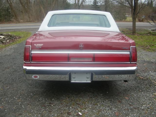 1985 Lincoln Town Car - photo 8