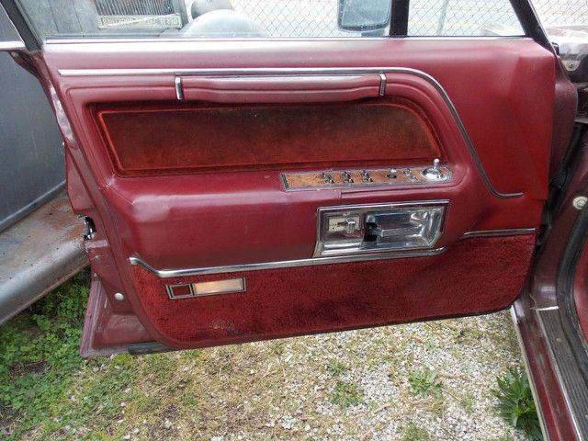 1985 Lincoln Town Car Base 4dr Sedan - photo 12