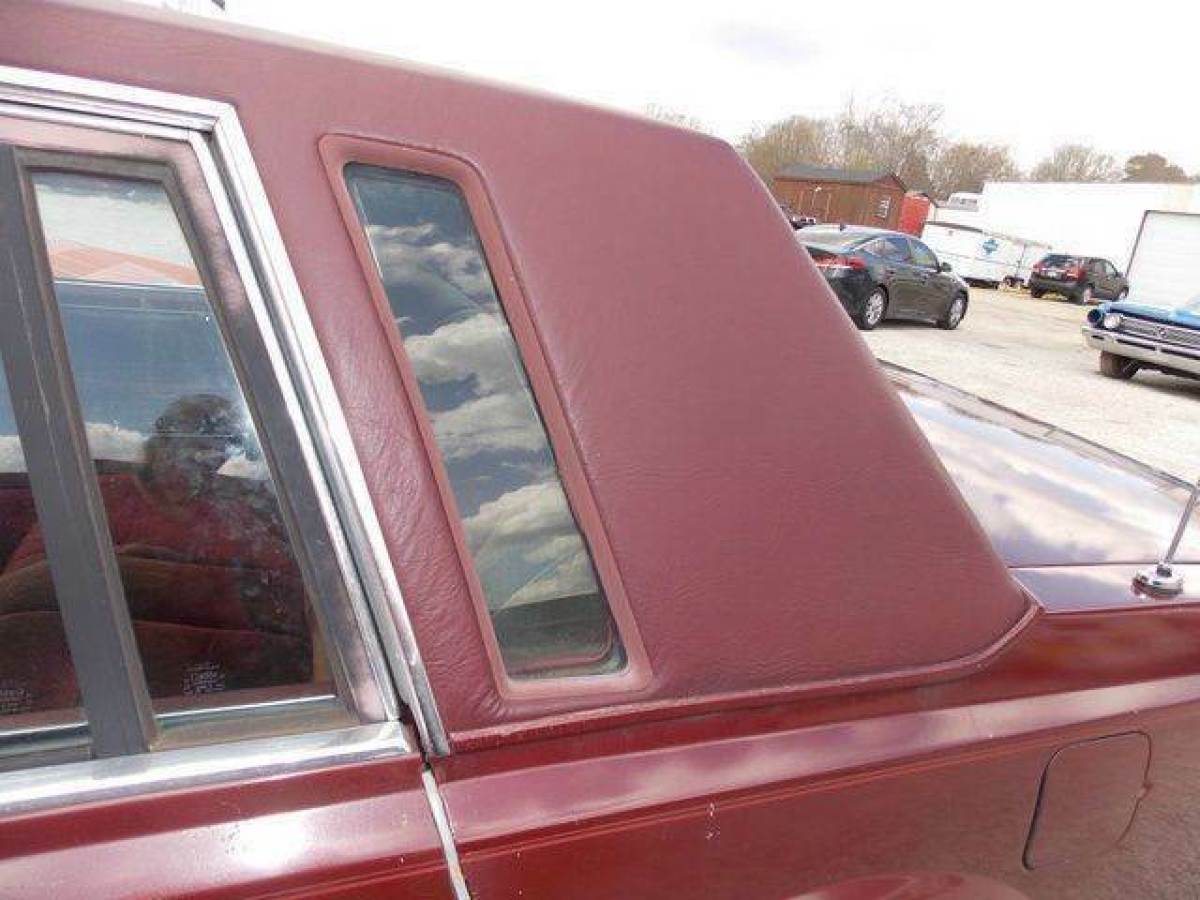 1985 Lincoln Town Car Base 4dr Sedan - photo 9
