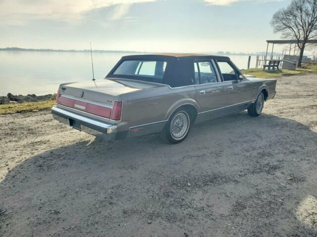 1985 Lincoln Town Car -- - photo 11