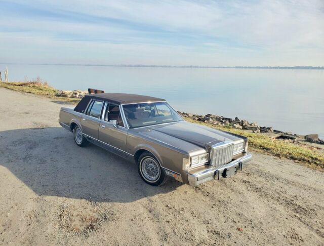 1985 Lincoln Town Car -- - photo 3