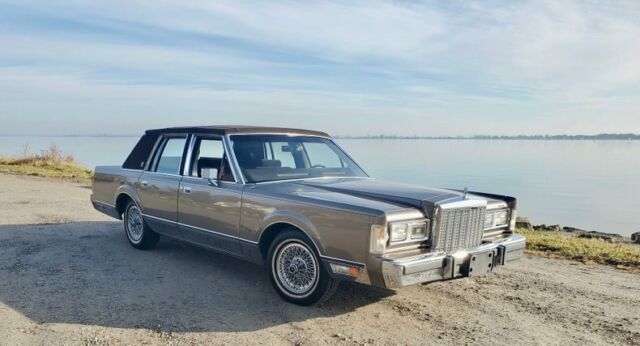 1985 Lincoln Town Car -- - photo 4