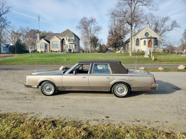 1985 Lincoln Town Car -- - photo 6