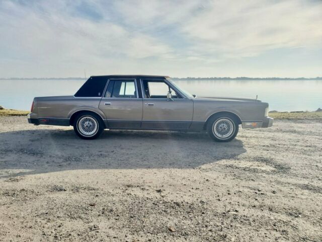 1985 Lincoln Town Car -- - photo 8