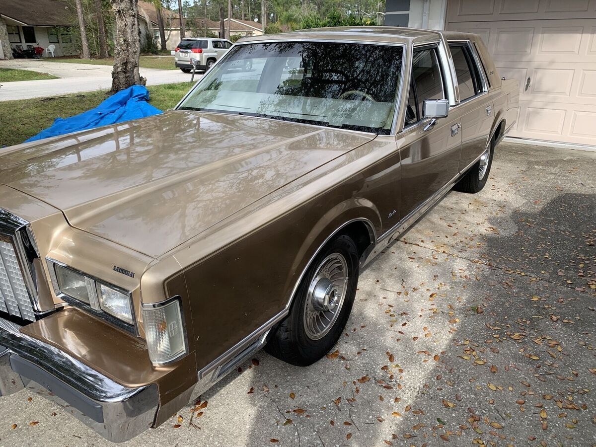 1985 Lincoln Town Car - photo 2