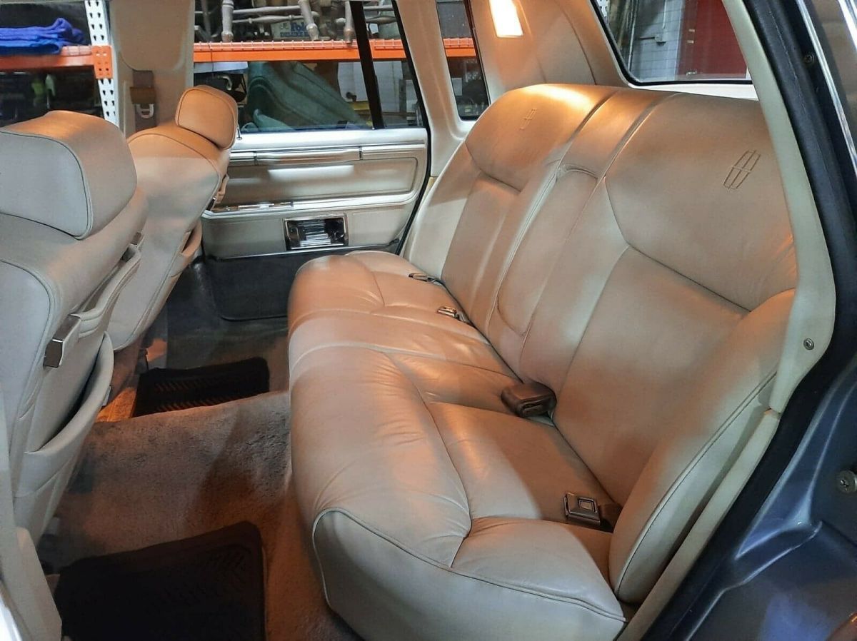 1985 Lincoln Town Car Signature Edition - photo 10