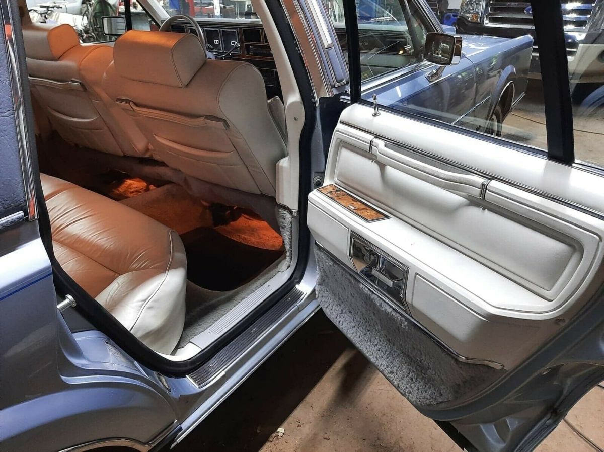 1985 Lincoln Town Car Signature Edition - photo 12