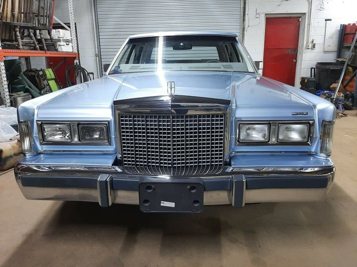 1985 Lincoln Town Car Signature Edition - photo 4