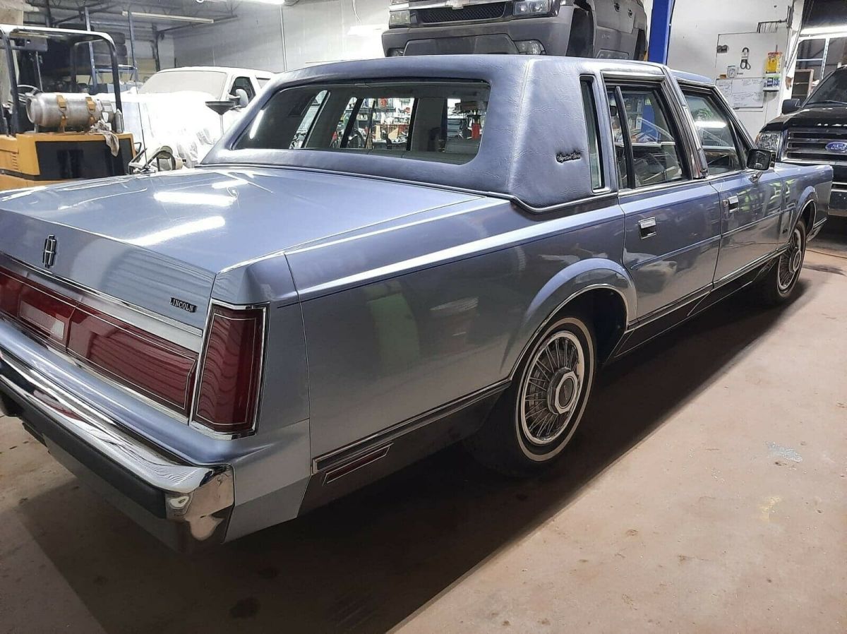 1985 Lincoln Town Car Signature Edition - photo 5