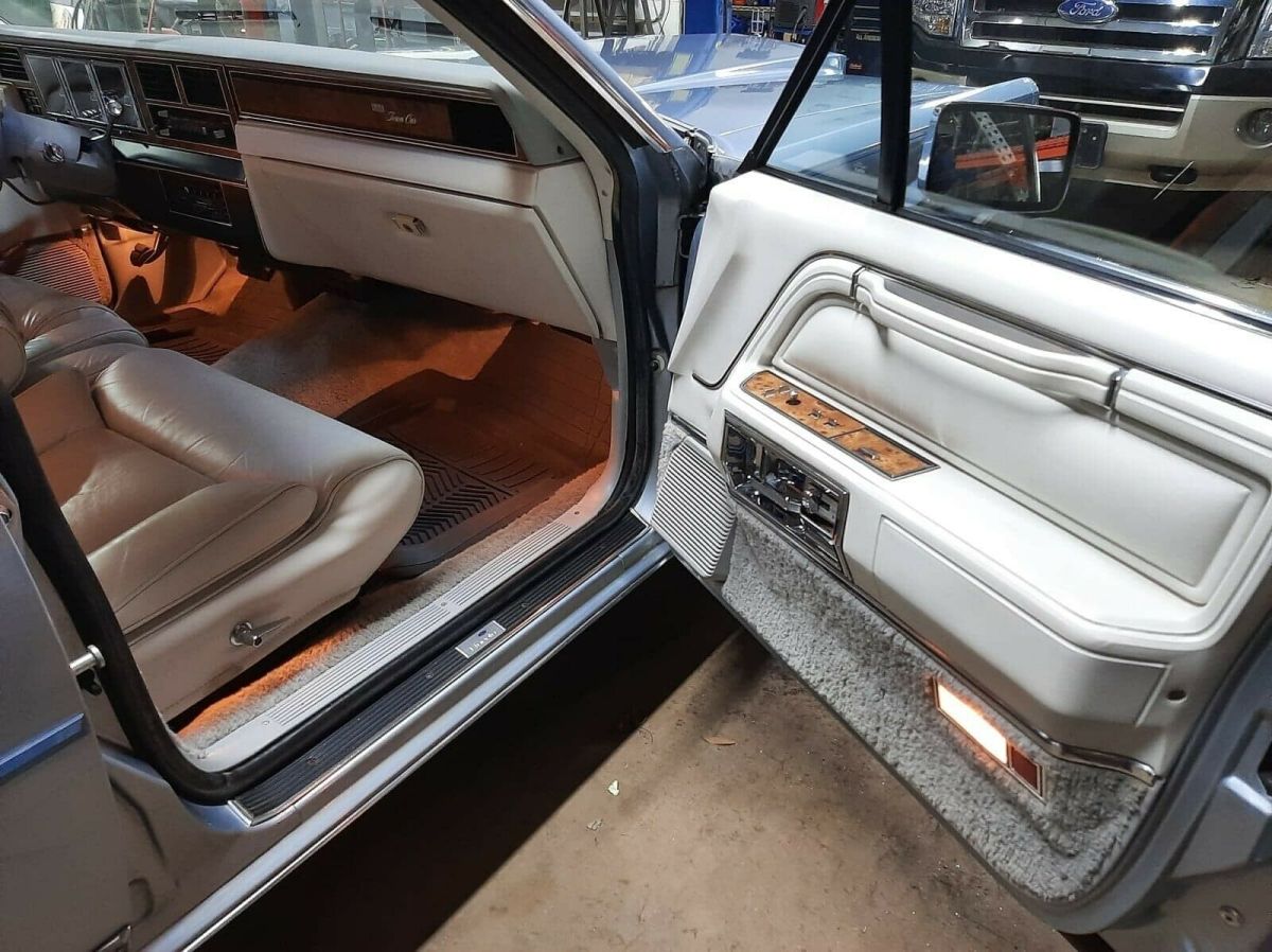 1985 Lincoln Town Car Signature Edition - photo 7