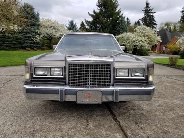 1985 Lincoln Town Car - photo 3