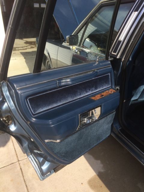 1985 Lincoln Town Car Signature - photo 2