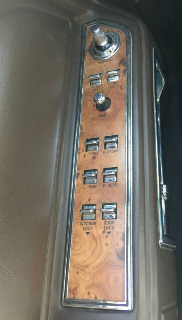 1985 Lincoln Town Car Signature Sedan 4-Door - photo 10