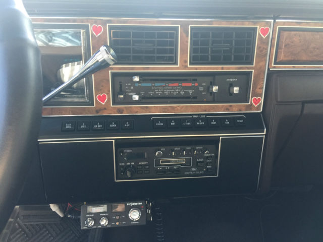 1985 Lincoln Town Car Signature Sedan 4-Door - photo 12