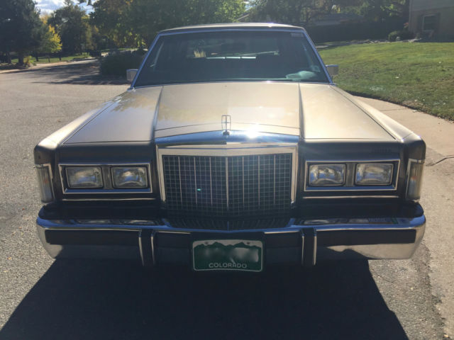 1985 Lincoln Town Car Signature Sedan 4-Door - photo 5