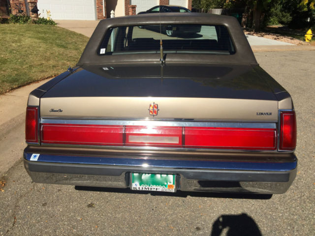 1985 Lincoln Town Car Signature Sedan 4-Door - photo 6