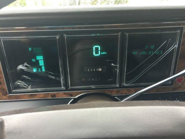 1985 Lincoln Town Car Signature Sedan 4-Door - photo 9