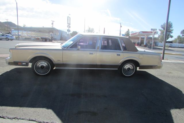 1985 Lincoln Town Car - photo 3