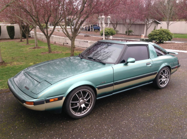 1985 Mazda RX-7 GS Coupe 2-Door 1.1L 1985 Mazda RX-7