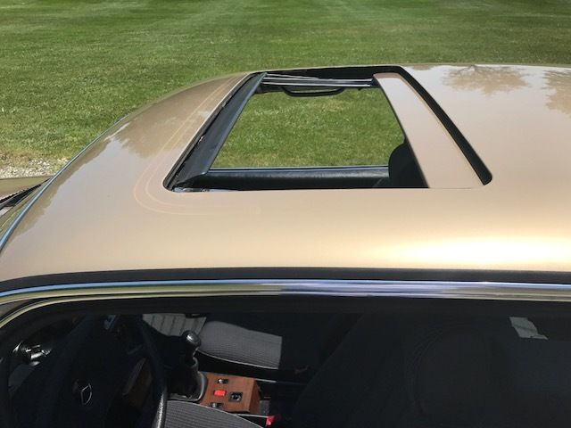 1980 Mercedes-Benz 200-Series 230CE - photo 10
