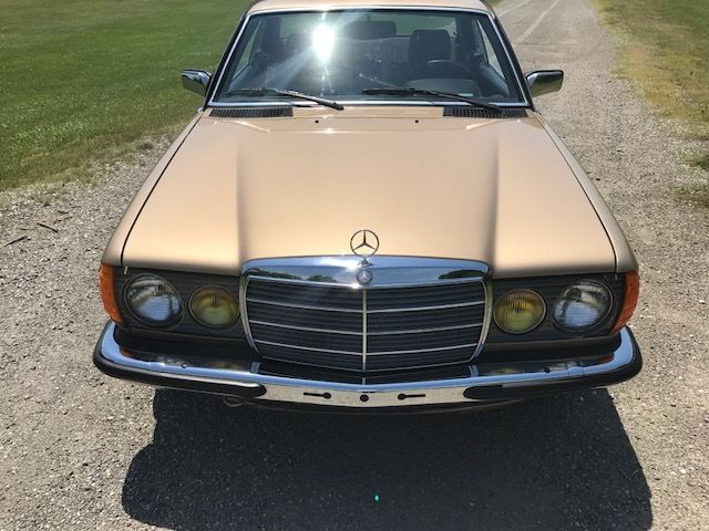 1980 Mercedes-Benz 200-Series 230CE - photo 11