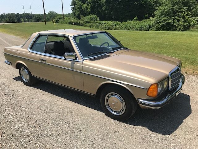 1980 Mercedes-Benz 200-Series 230CE - photo 2