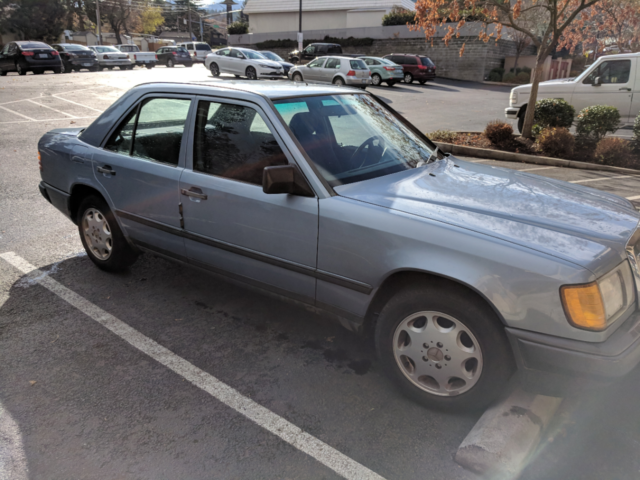 1985 Mercedes-Benz 200-Series - photo 3