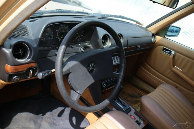 1985 Mercedes-Benz 300-Series 4 Dr Turbodiesel - photo 12