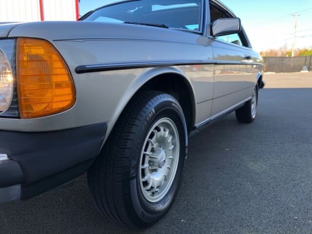 1985 Mercedes-Benz 300-Series - photo 4