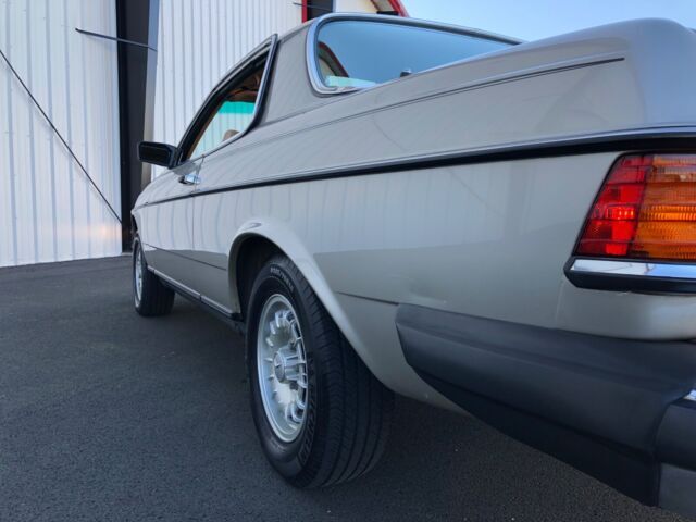 1985 Mercedes-Benz 300-Series - photo 5