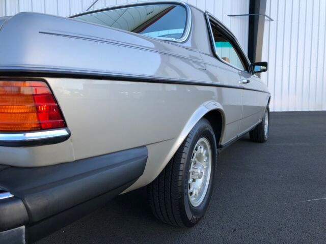 1985 Mercedes-Benz 300-Series - photo 6