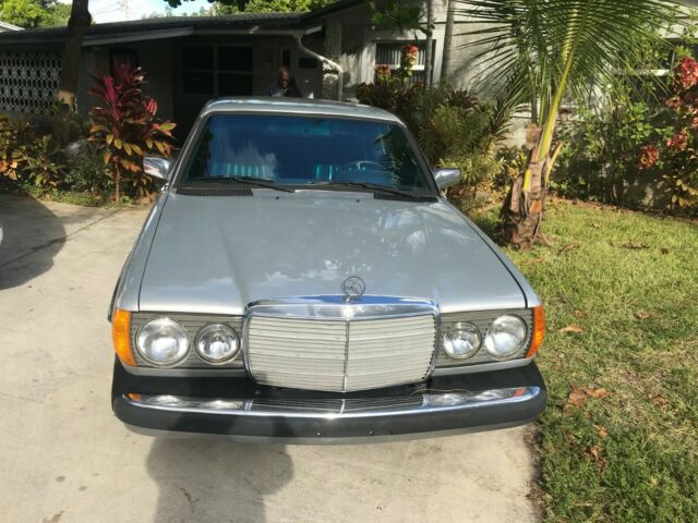 1985 Mercedes 300CD turbo diesel 2 door coupe only 170kgorgeous silver / blue 1985 Mercedes-Benz 300-Series 2 door pillar less coupe