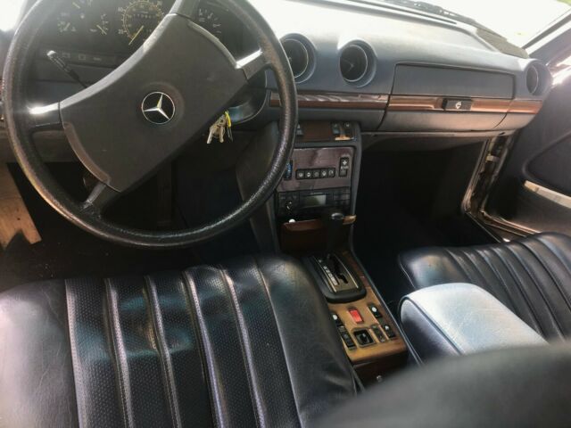 1985 Mercedes-Benz 300-Series 2 door pillar less coupe - photo 7