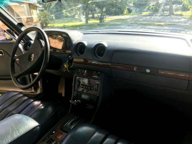 1985 Mercedes-Benz 300-Series 2 door pillar less coupe - photo 8