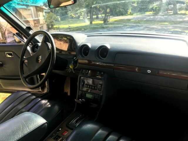 1985 Mercedes-Benz 300-Series 2 door pillar less coupe - photo 9