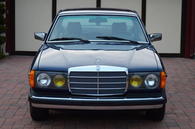 1985 Mercedes-Benz 300-Series 2 door coupe - photo 4