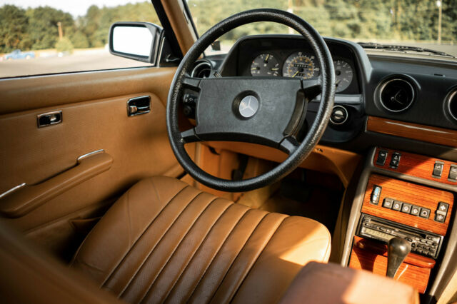 1985 Mercedes-Benz 300-Series 2 door pillar less coupe - photo 10