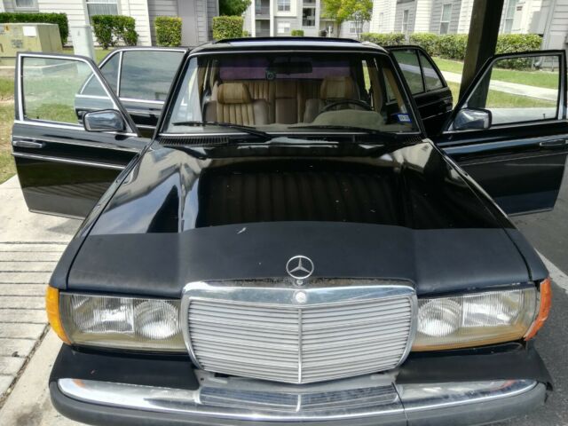 1985 Mercedes 300D 5 cylinder 3 liter turbo-diesel daily driver, no a/c 1985 Mercedes-Benz 300-Series