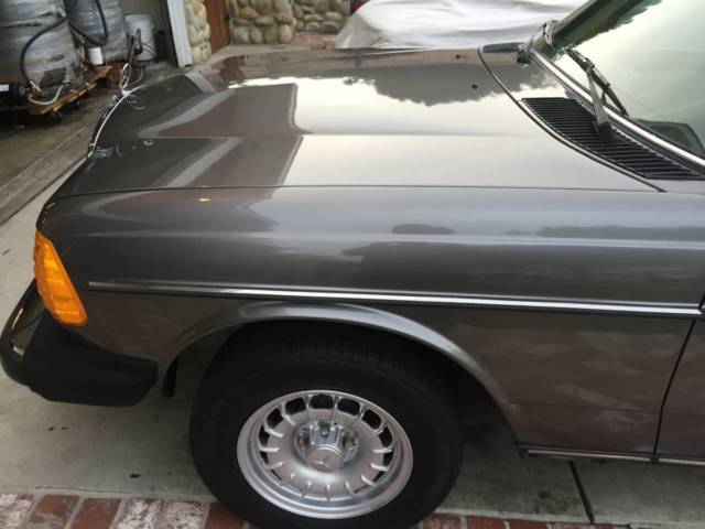 1985 Mercedes-Benz 300-Series Base 4-door Sedan - photo 10