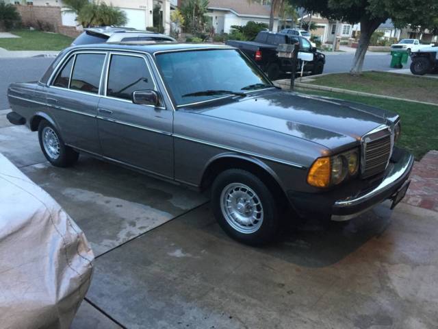 1985 Mercedes-Benz 300-Series Base 4-door Sedan - photo 11