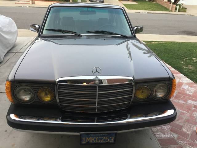 1985 Mercedes-Benz 300-Series Base 4-door Sedan - photo 12