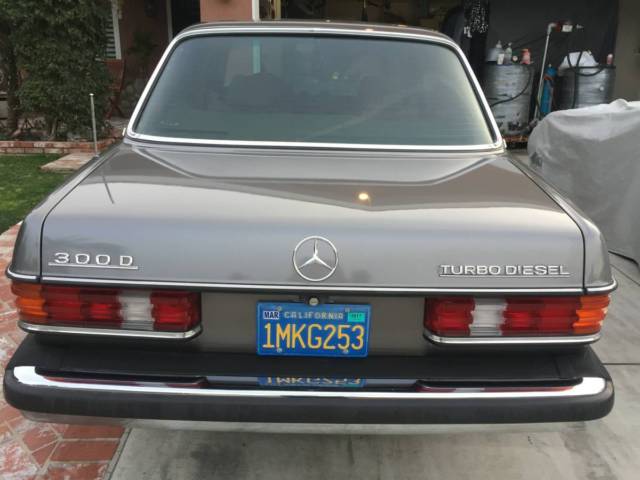 1985 Mercedes-Benz 300-Series Base 4-door Sedan - photo 8