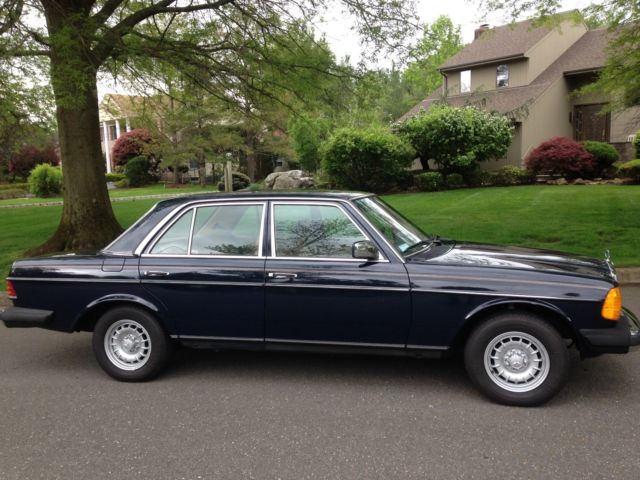 1985 Mercedes 300DT 1985 Mercedes-Benz 300-Series