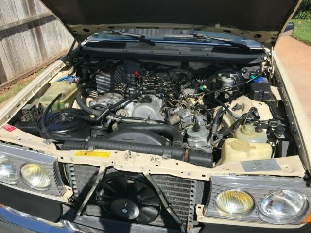 1985 Mercedes-Benz 300-Series 300TD turbo diesel wagon 3rd seat - photo 11